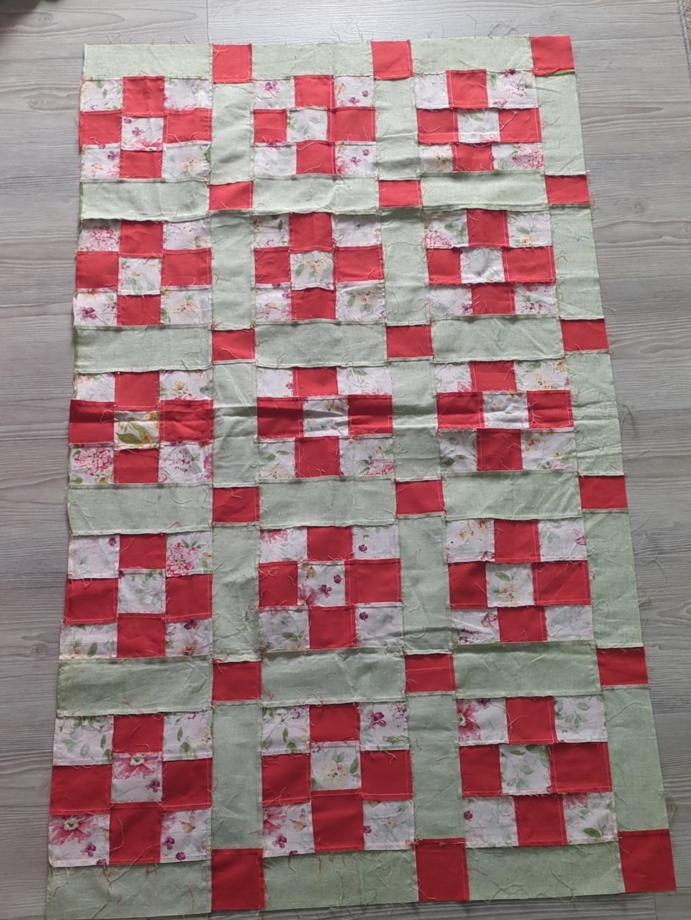 Handmade Unfinished Quilt Top UFO Floral Patchwork Green Red 30.5 x 53 - Picture 10 of 13